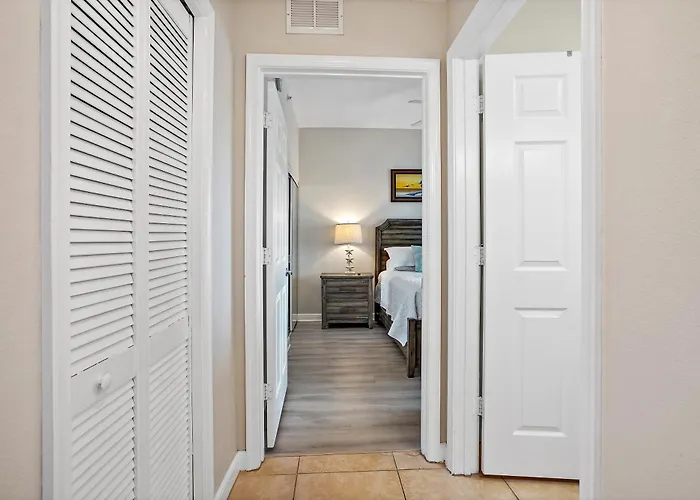 Oceanfront Luxury Condo! Mins To Beach! Rum Bar Next Door!