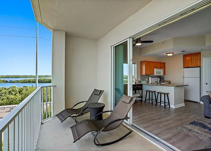 Oceanfront Luxury Condo! Mins To Beach! Rum Bar Next Door!