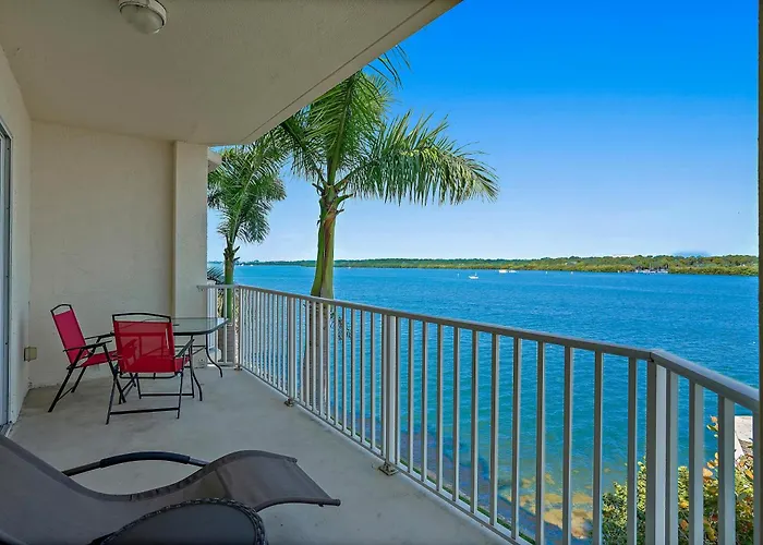 Oceanfront Luxury Condo! Mins To Beach! Rum Bar Next Door!