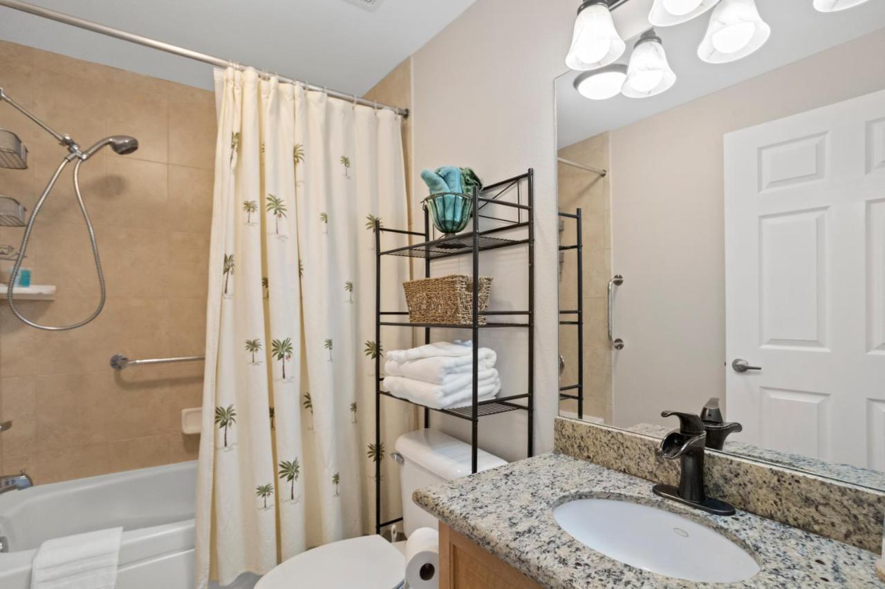 Apartment Oceanfront Luxury Condo! Mins To Beach! Bar Next Door! *