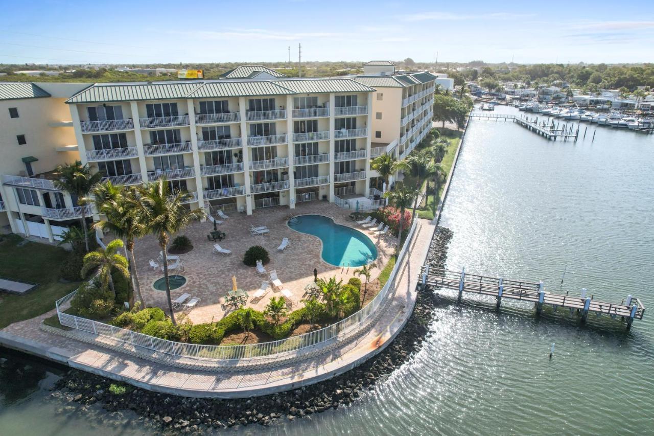 Oceanfront Luxury Condo! Mins To Beach! Bar Next Door! Apartment