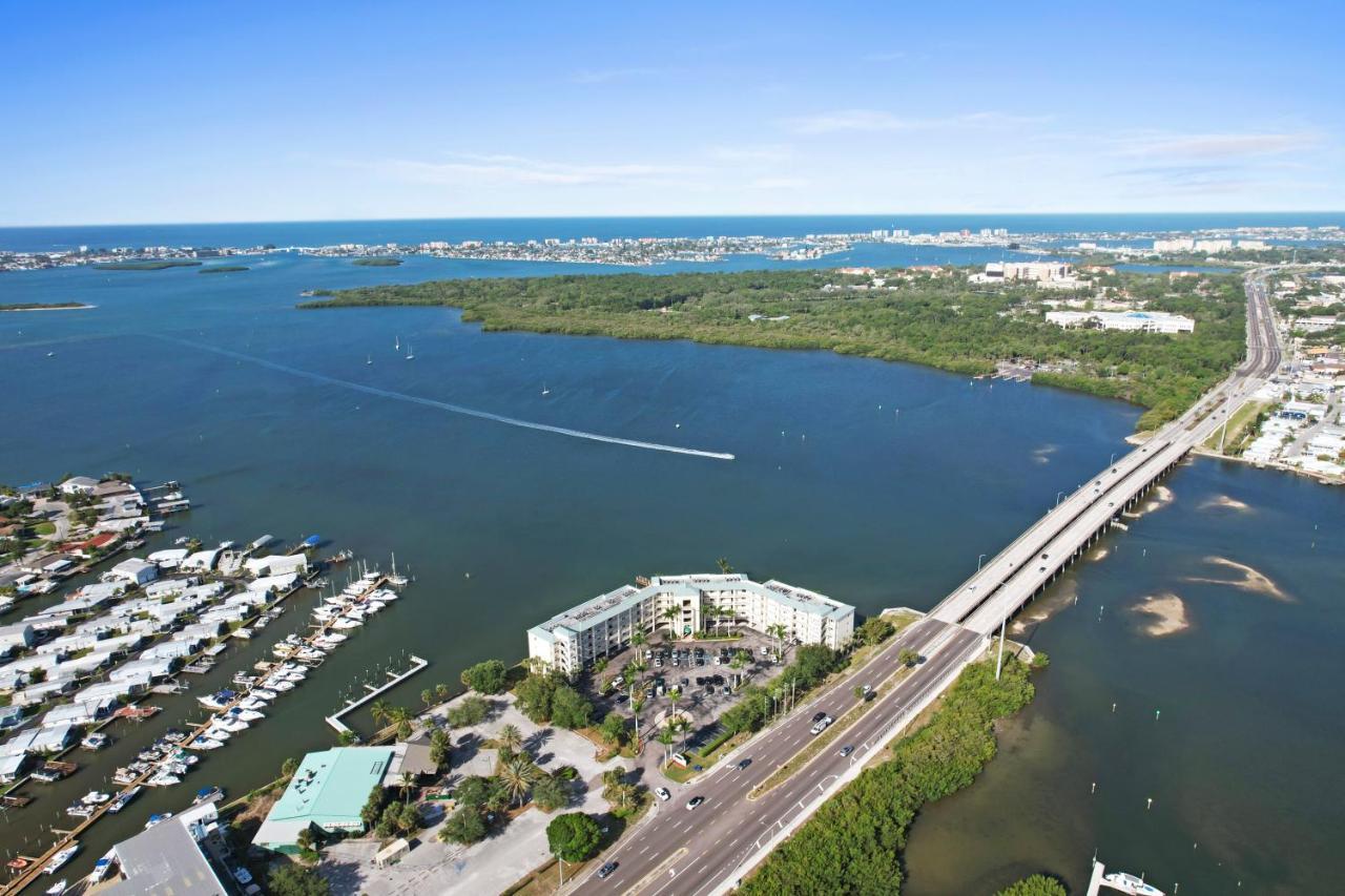 Oceanfront Luxury Condo! Mins To Beach! Bar Next Door!
