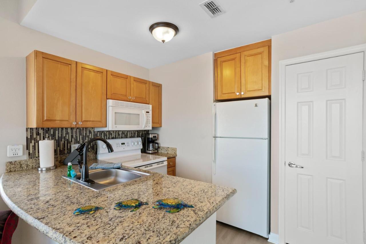 Oceanfront Luxury Condo! Mins To Beach! Bar Next Door! * St. Petersburg