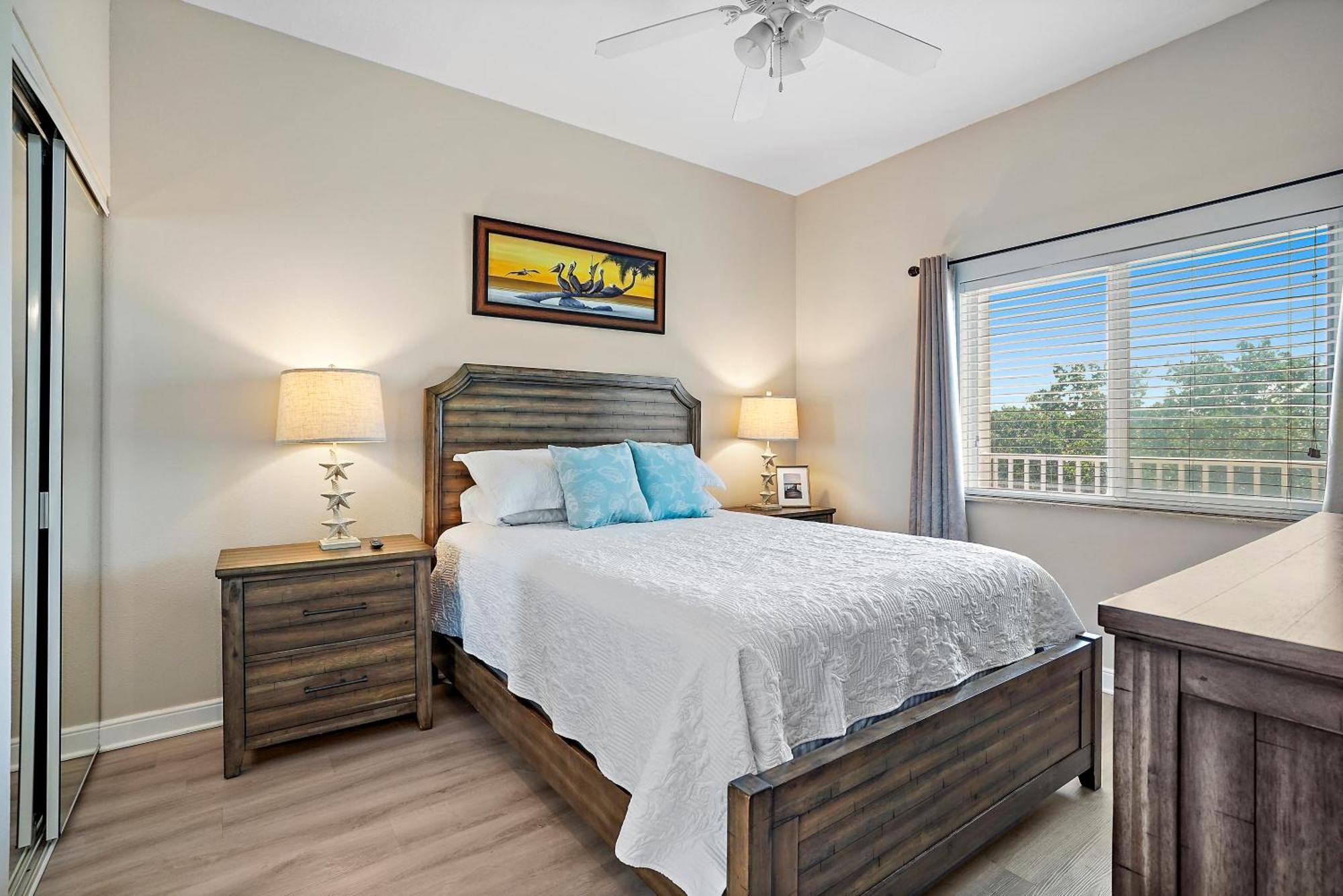 Apartment Oceanfront Luxury Condo! Mins To Beach! Bar Next Door! *