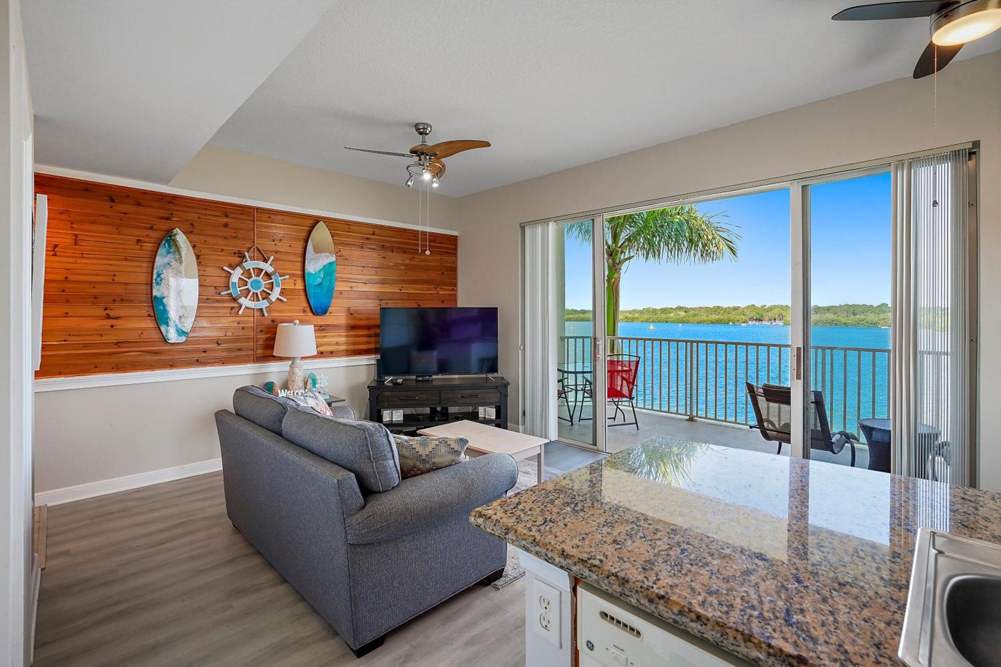 Oceanfront Luxury Condo! Mins To Beach! Bar Next Door! Apartment *